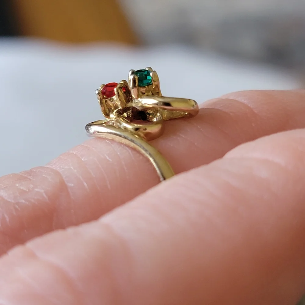 Vintage 3 Stone Mothers Ring Simulated Gemstone Gold Tone Dainty Size 7¾